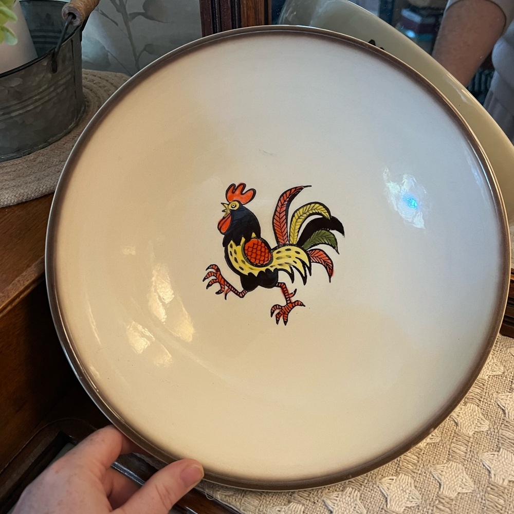 METLOX Poppytrail Vintage "Red Rooster" Bowl White Red Brown 11in. Diameter GUC